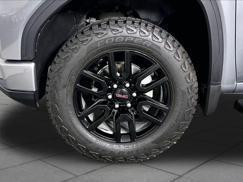 Used 2024 GMC Sierra 1500 Elevation w/ Elevation Premium Package RWD image 11