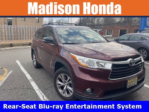 Used 2014 Toyota Highlander XLE image 1