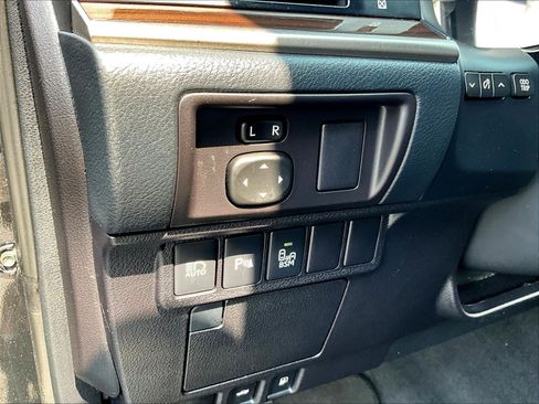 Used 2017 Lexus ES 350 w/ Ultra Luxury Package FWD image 39
