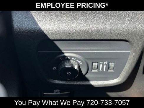 Used 2022 Jeep Grand Cherokee Overland w/ Luxury Tech Group IV AWD/4WD image 32