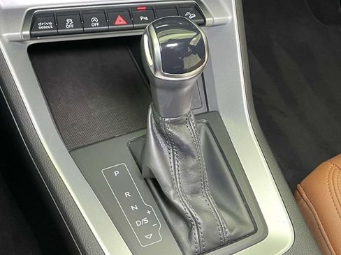 Certified 2025 Audi Q3 2.0T Premium image 32