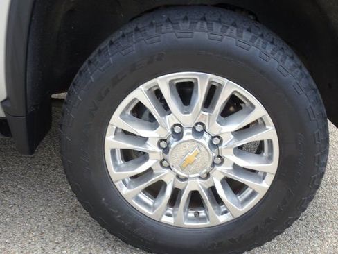Used 2022 Chevrolet Silverado 2500 High Country w/ Z71 Off-Road Package AWD/4WD image 34