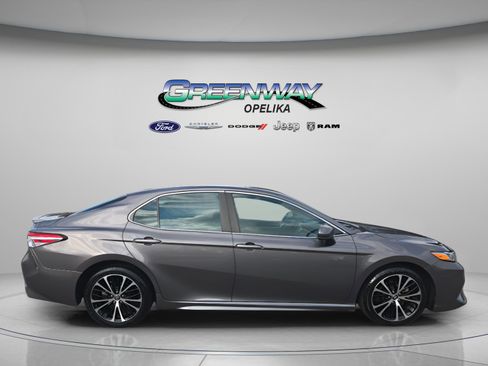 Used 2020 Toyota Camry SE image 8