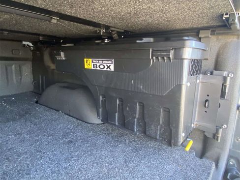 Used 2017 Chevrolet Silverado 1500 LTZ Z71 w/ LTZ Plus Package image 9