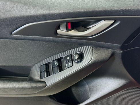 Used 2016 MAZDA MAZDA3 i Grand Touring image 25