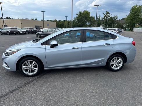 Used 2017 Chevrolet Cruze LT w/ Convenience Package FWD image 3