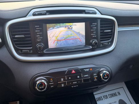 Used 2018 Kia Sorento FWD image 26