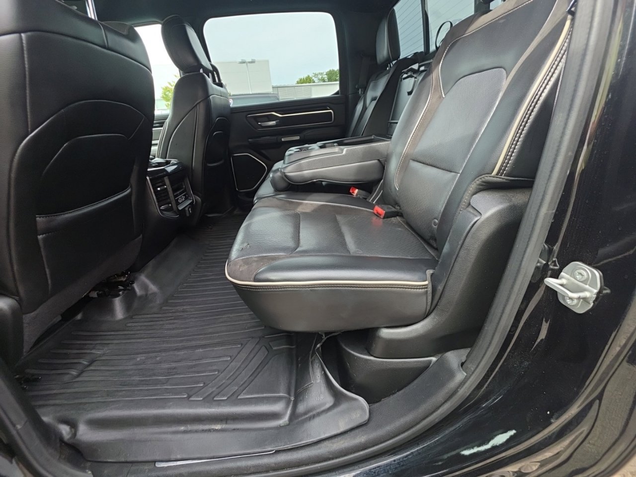 Used 2019 RAM 1500 Laramie AWD/4WD image 17