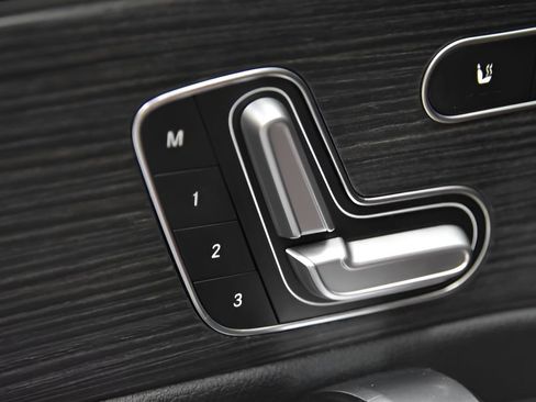 Used 2021 Mercedes-Benz CLA 250 w/ Premium Package image 17
