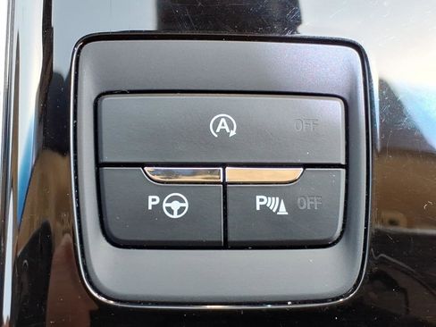 Used 2019 Ford Edge Titanium w/ Equipment Group 301A AWD/4WD image 22