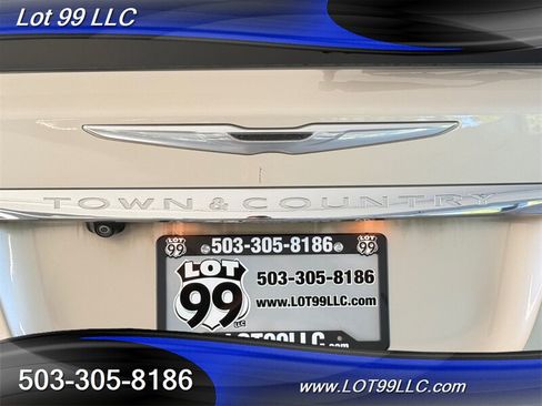 Used 2013 Chrysler Town & Country Touring FWD image 50