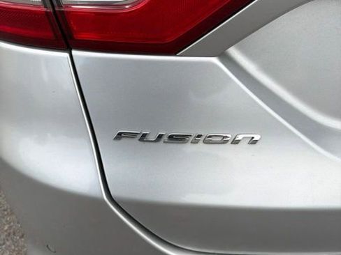 Used 2016 Ford Fusion SE FWD image 24