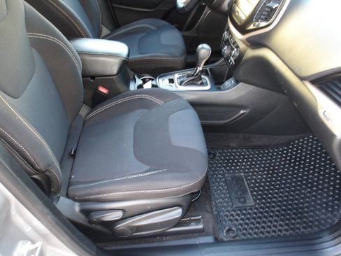 Used 2015 Jeep Cherokee Latitude w/ Comfort/Convenience Group FWD image 7