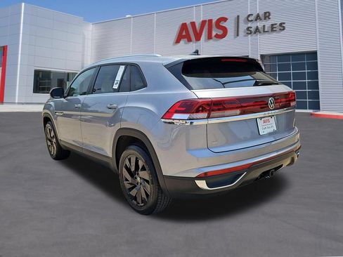 Used 2025 Volkswagen Atlas Cross Sport SE FWD image 9