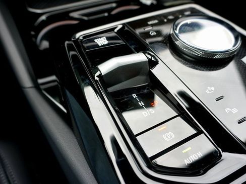 Used 2026 BMW 530i xDrive w/ Premium Package image 19