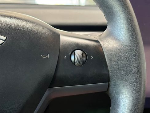 Used 2023 Tesla Model Y Performance AWD/4WD image 27