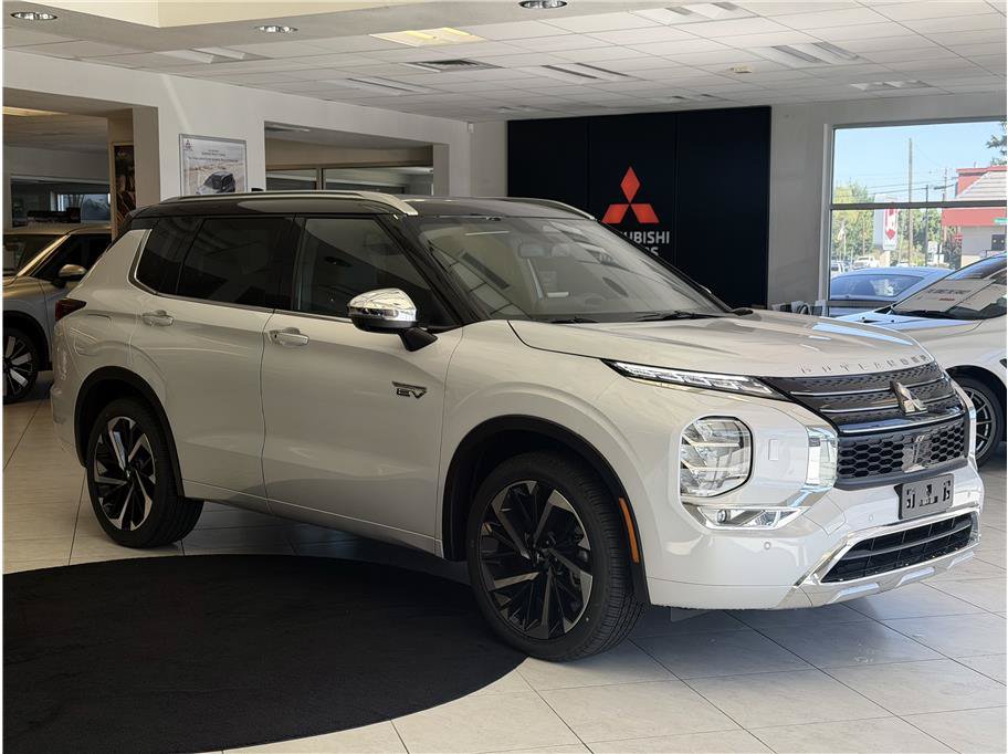Used 2025 Mitsubishi Outlander SEL AWD/4WD image 3