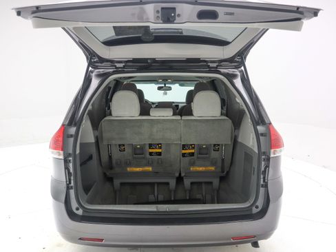 Used 2014 Toyota Sienna LE FWD image 11