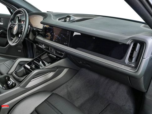 New 2026 Porsche Cayenne Coupe AWD/4WD image 25