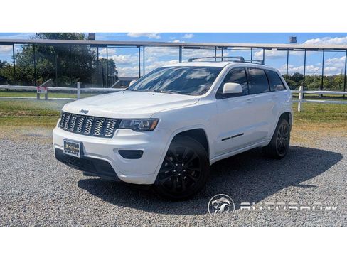 Used 2019 Jeep Grand Cherokee Altitude image 1