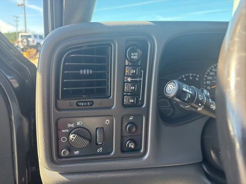 Used 2003 Chevrolet Avalanche 4x4 w/ Suspension Package, Off-Road image 18