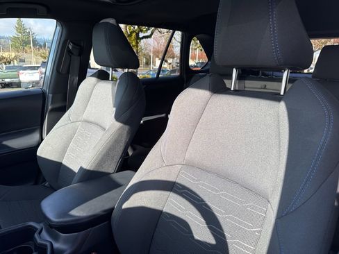 Used 2022 Toyota RAV4 SE w/ Convenience Package image 13