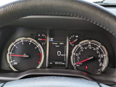 Used 2020 Toyota 4Runner Venture w/ Moonroof Package AWD/4WD image 24