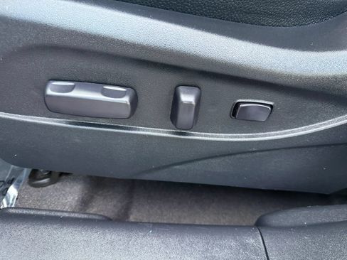 Used 2012 Hyundai Tucson Limited FWD image 16