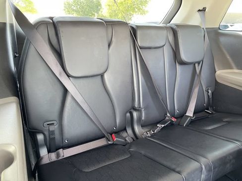 Used 2025 Kia Carnival FWD image 27
