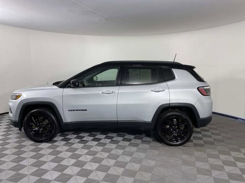 Used 2024 Jeep Compass Latitude w/ Sun and Sound Group AWD/4WD image 5