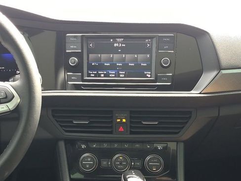 Used 2023 Volkswagen Jetta SE image 12