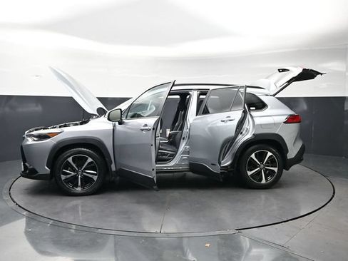 Used 2024 Toyota Corolla Cross AWD Hybrid w/ Convenience Package image 31