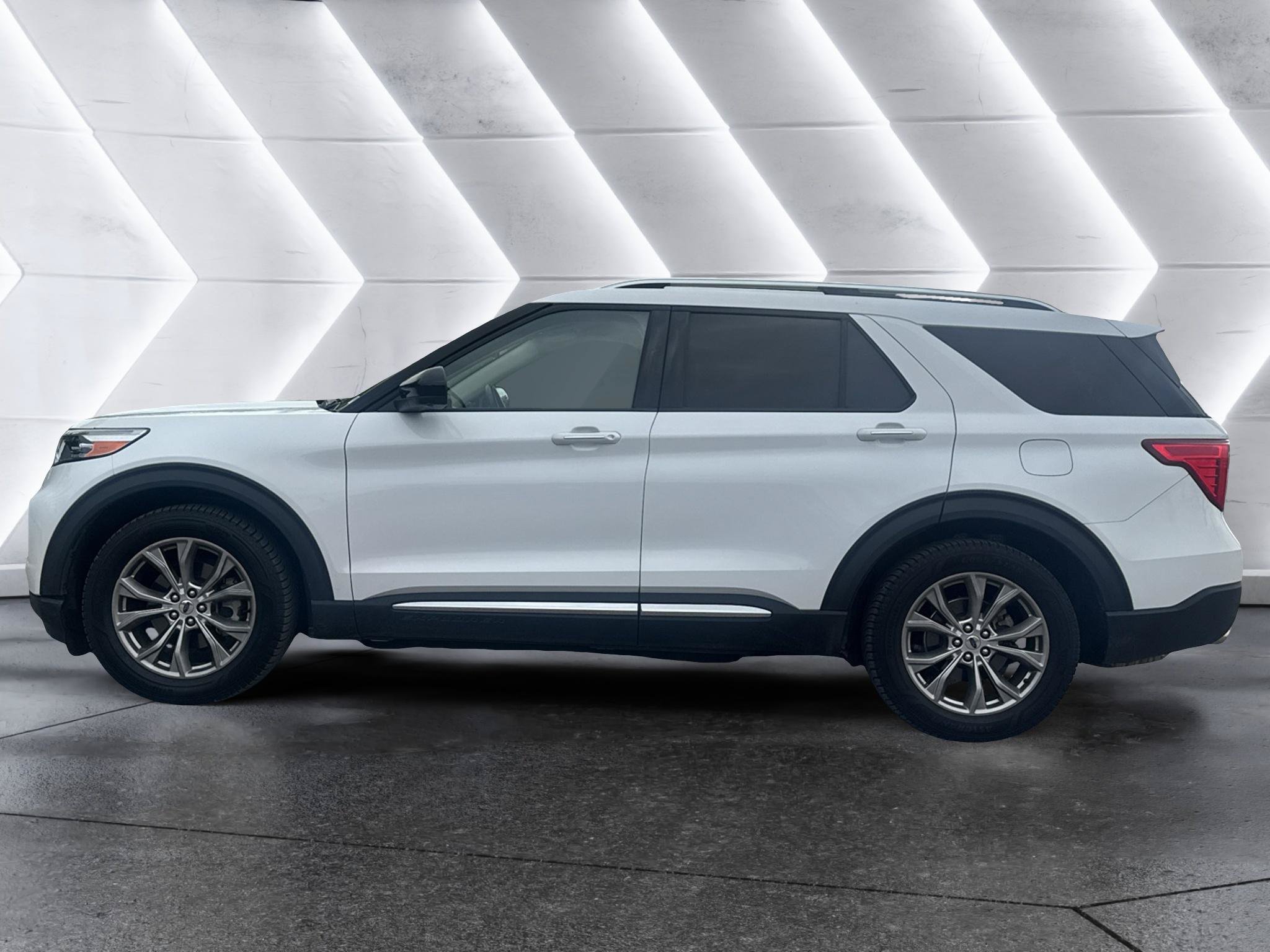 Used 2022 Ford Explorer Limited RWD image 4