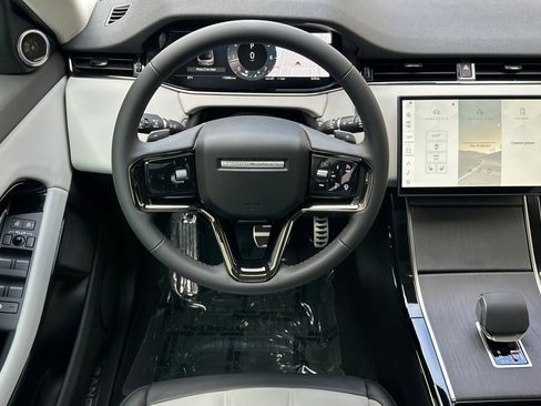 Used 2025 Land Rover Range Rover Evoque Dynamic SE image 15