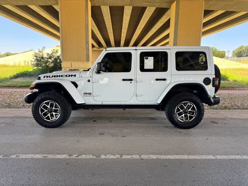 Used 2025 Jeep Wrangler Unlimited Rubicon w/ Convenience Group AWD/4WD image 6