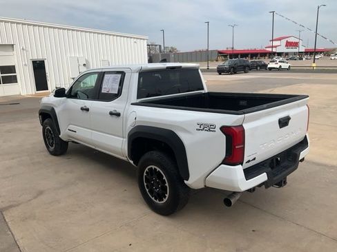 Used 2025 Toyota Tacoma TRD Off-Road AWD/4WD image 33