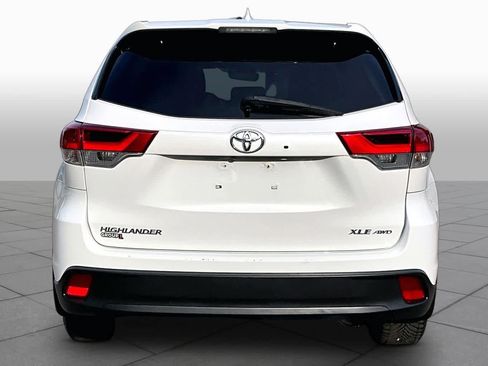 Used 2018 Toyota Highlander XLE AWD/4WD image 5
