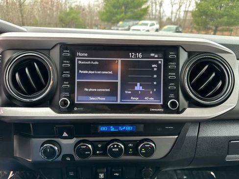 Used 2022 Toyota Tacoma SR5 AWD/4WD image 36