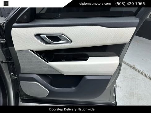 Used 2019 Land Rover Range Rover Velar R-Dynamic SE image 25