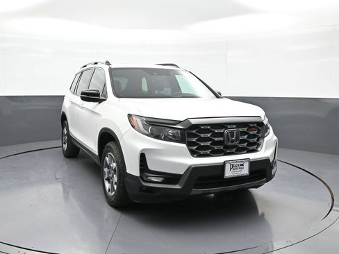 Certified 2023 Honda Passport TrailSport image 3