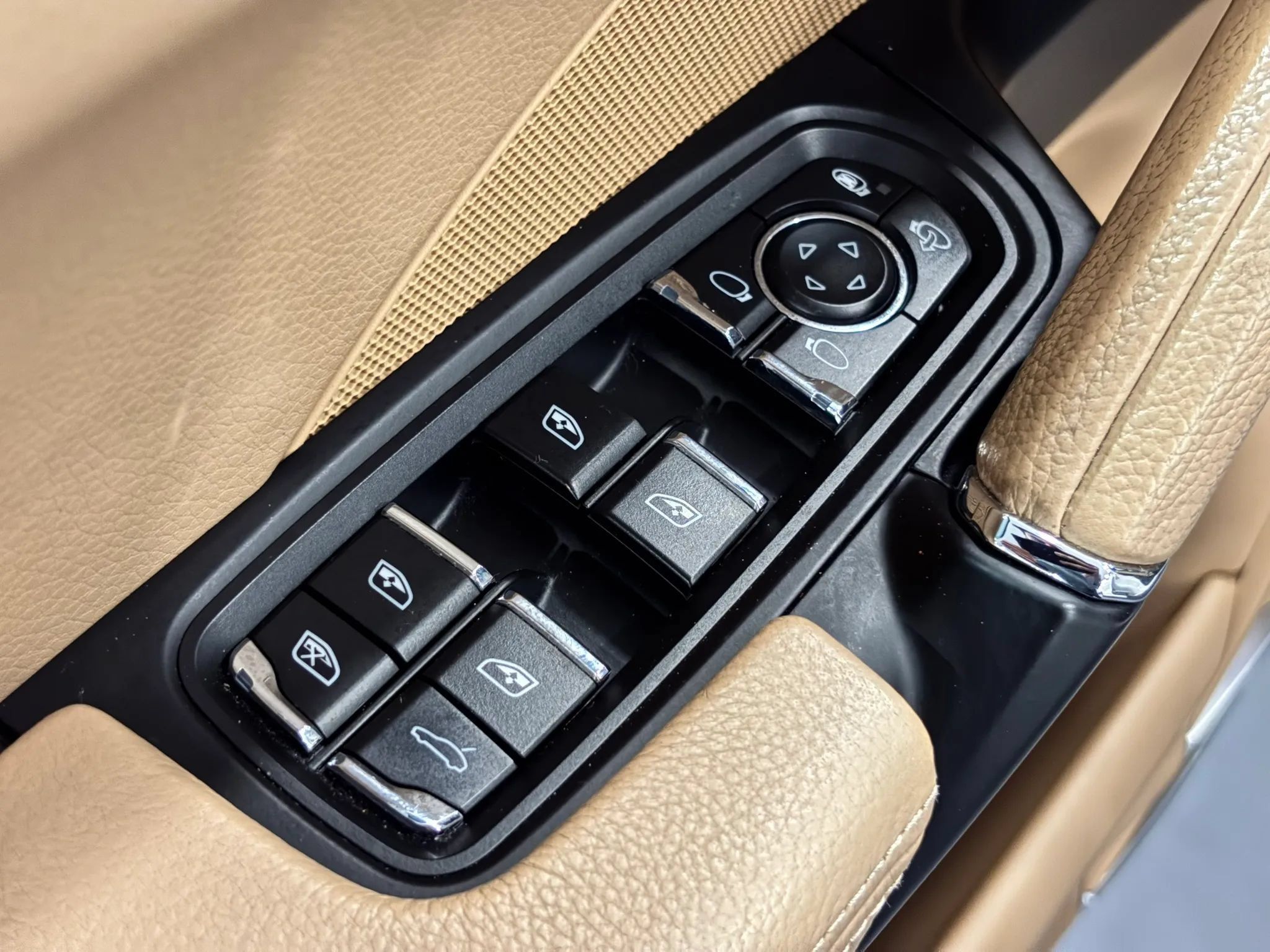 Used 2017 Porsche Cayenne S w/ Premium Package AWD/4WD image 40