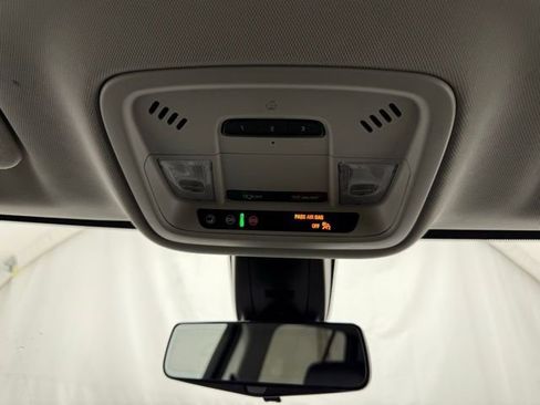 Used 2021 Chevrolet Traverse RS image 47