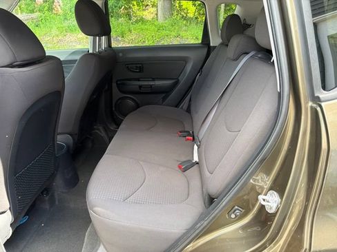 Used 2013 Kia Soul FWD image 17
