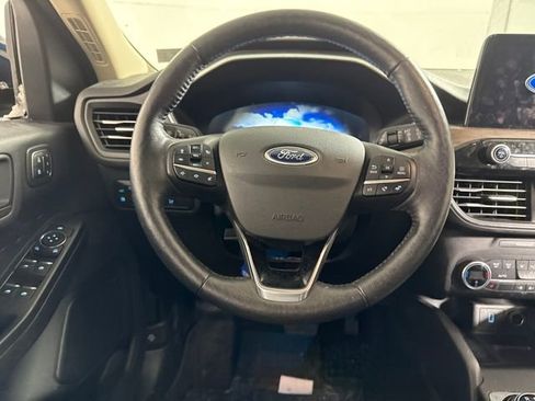 Used 2020 Ford Escape Titanium image 17