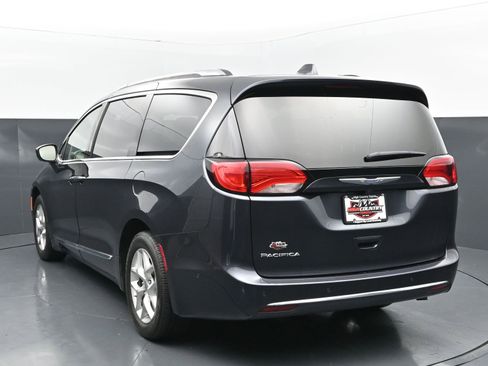 Used 2019 Chrysler Pacifica Touring-L Plus w/ Advanced Safetytec Group FWD image 4