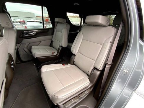 Used 2025 GMC Yukon Elevation image 25