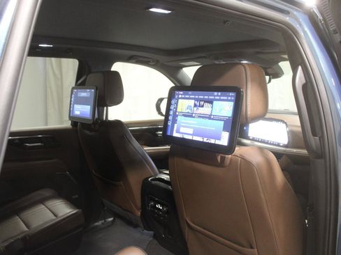 Used 2025 Chevrolet Tahoe High Country AWD/4WD image 13
