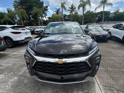 Used 2025 Chevrolet Blazer LT FWD image 2