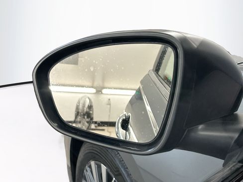 Used 2025 Nissan Altima 2.5 SV FWD image 16