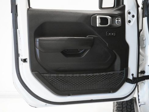 Certified 2022 Jeep Gladiator Willys image 14